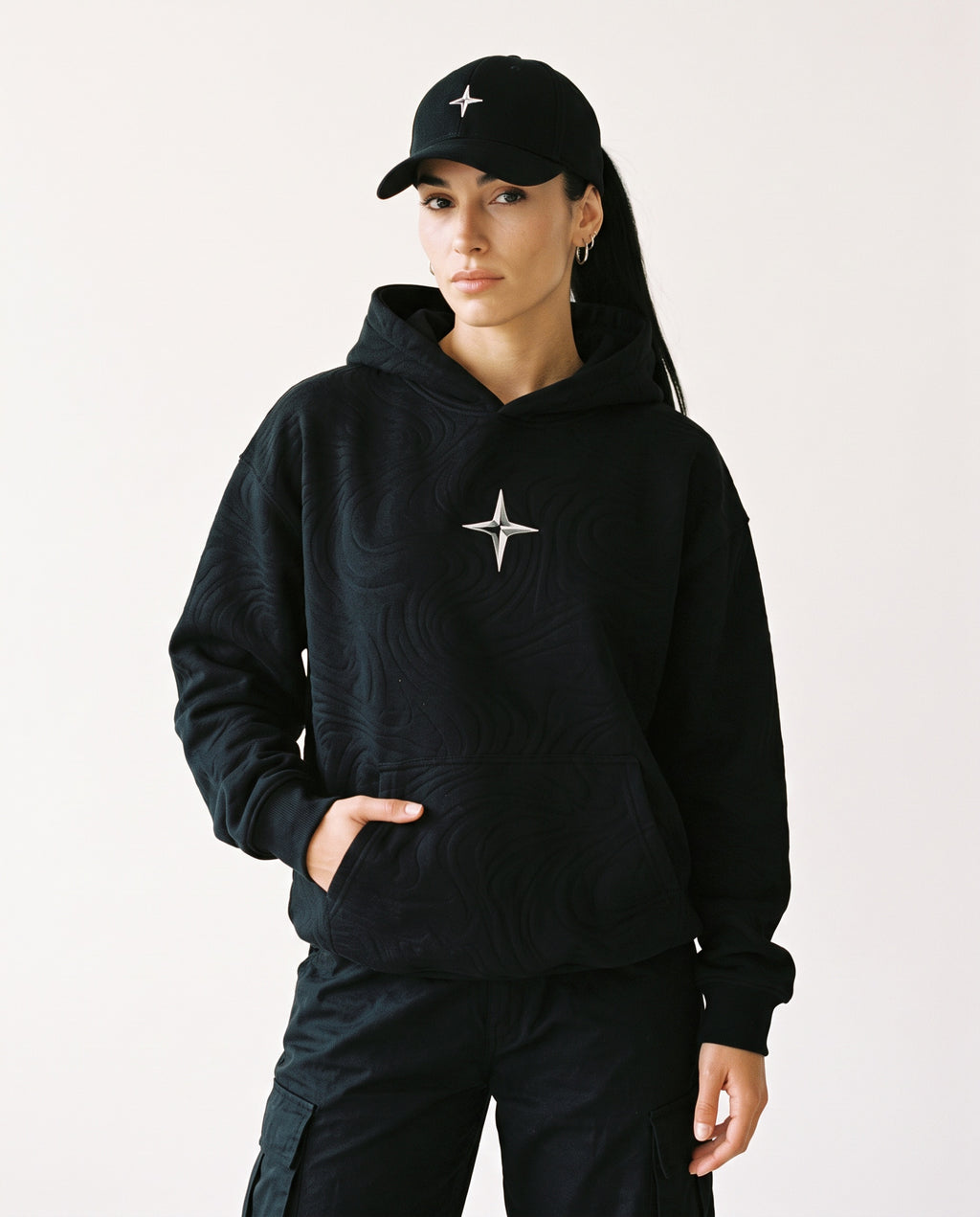 Kapuzenpullover «360° Lifestyle», Schwarz, Damen-Model, von vorne