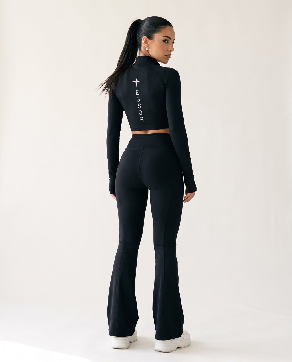 Kurze Zip-Jacke «Étoile», Schwarz, Damen-Model, von hinten