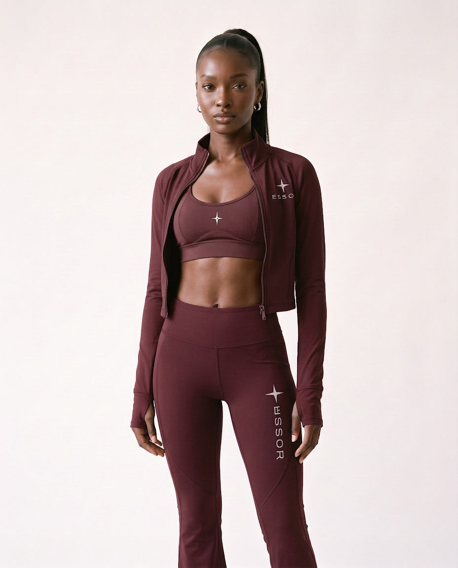 Kurze Zip-Jacke «Étoile», Bordeaux, Damen-Model, Outfit mit Sport-BH «Altitude»