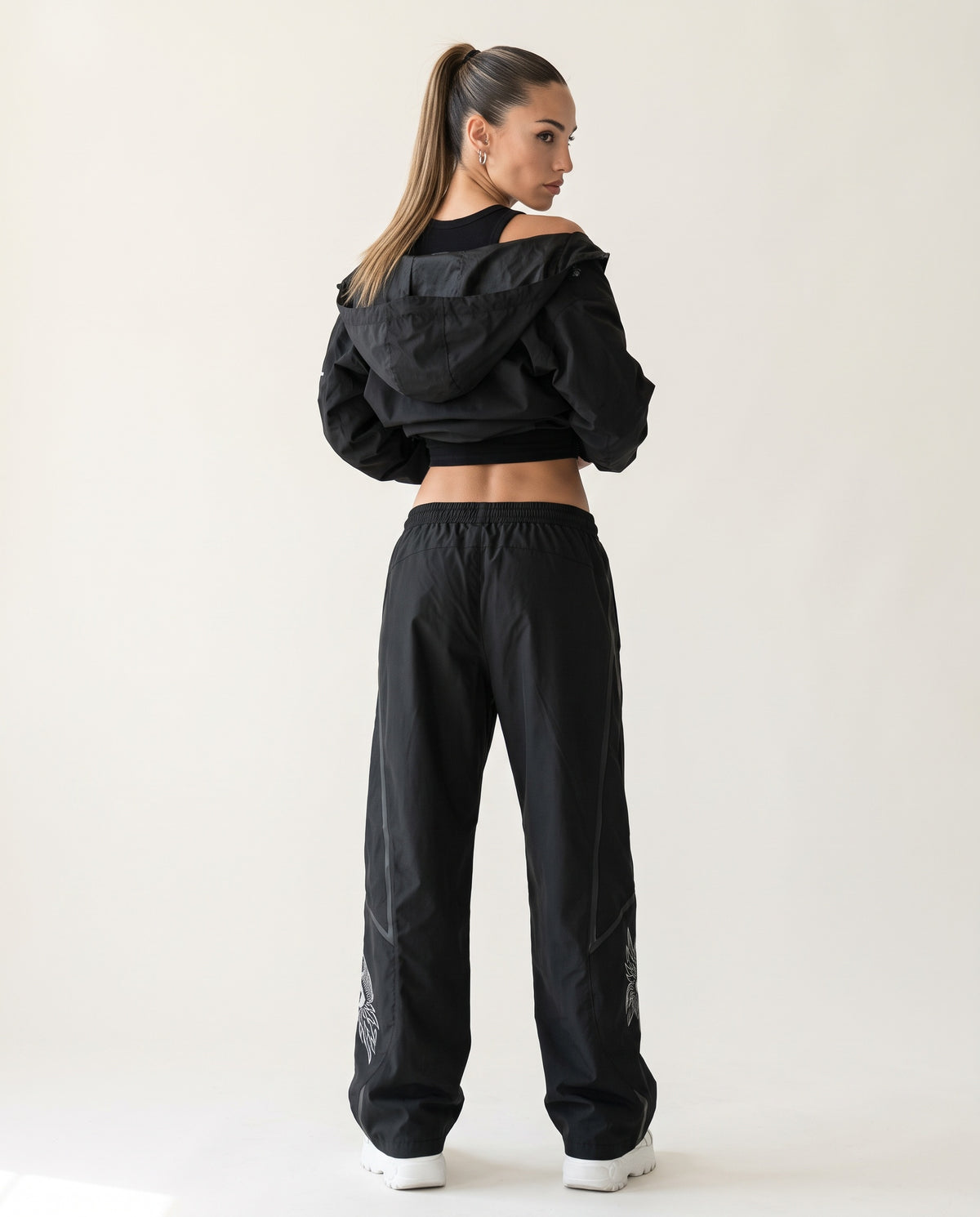 Trainingshose «Élan», Schwarz, Damen-Model, von hinten