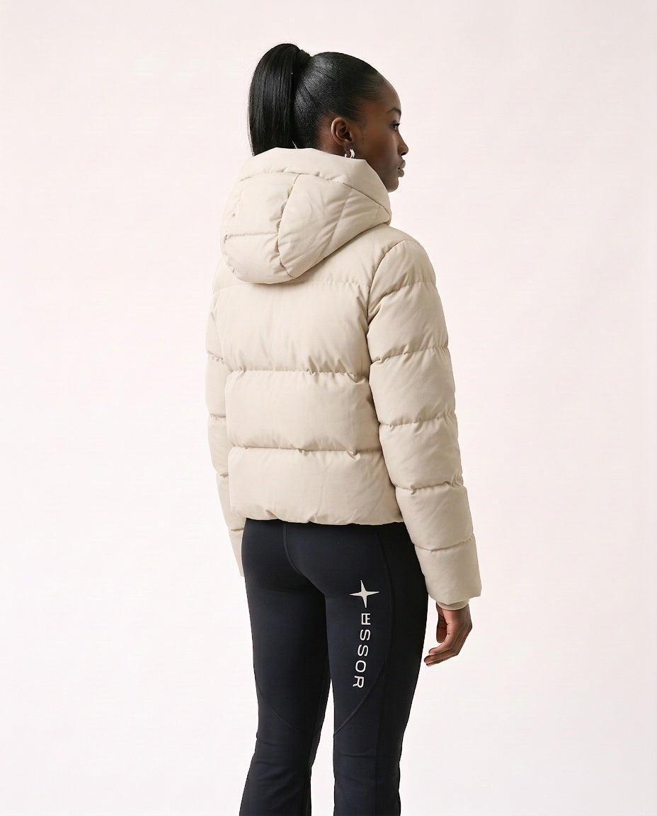 Beheizte Daunenjacke «Chaleur», Naturweiss, Damen-Model, von hinten