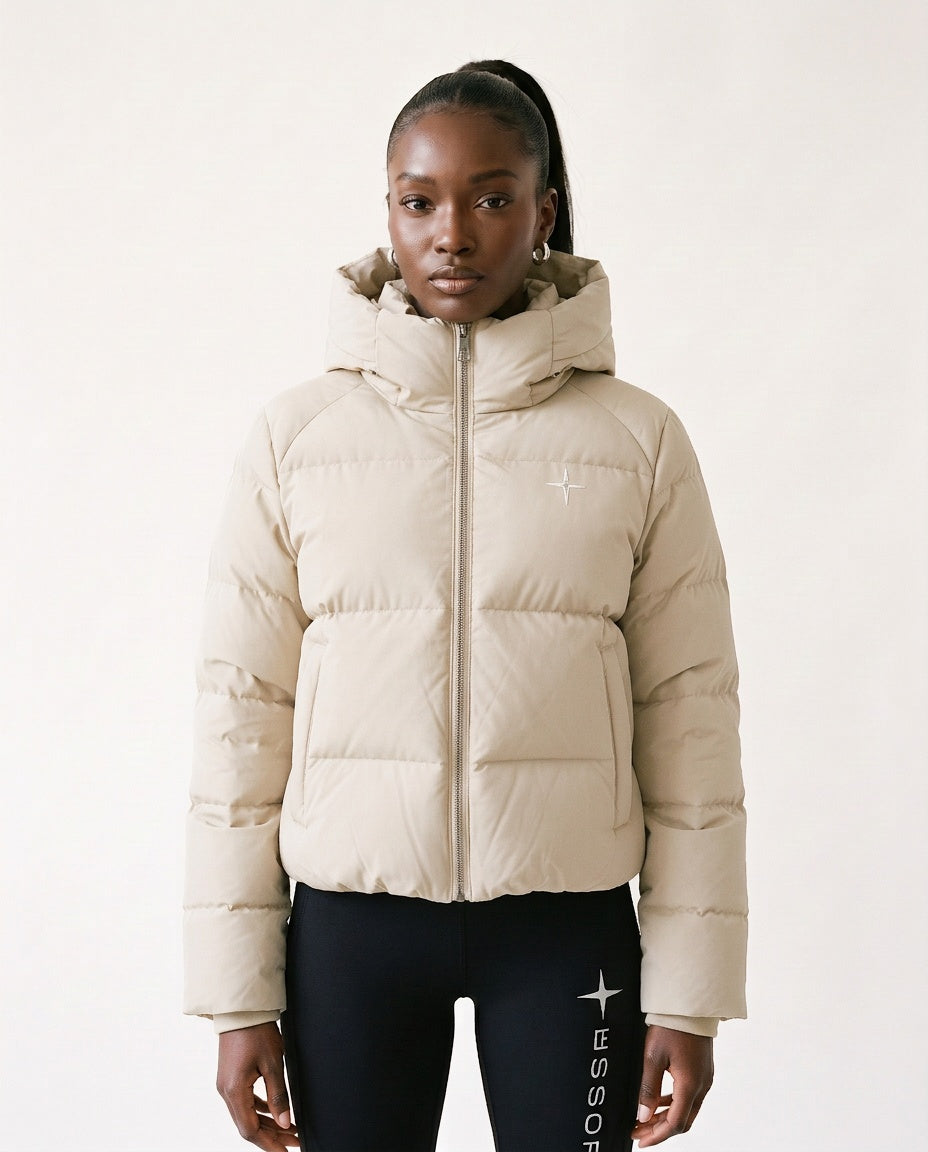 Beheizte Daunenjacke «Chaleur», Naturweiss, Damen-Model, von vorne