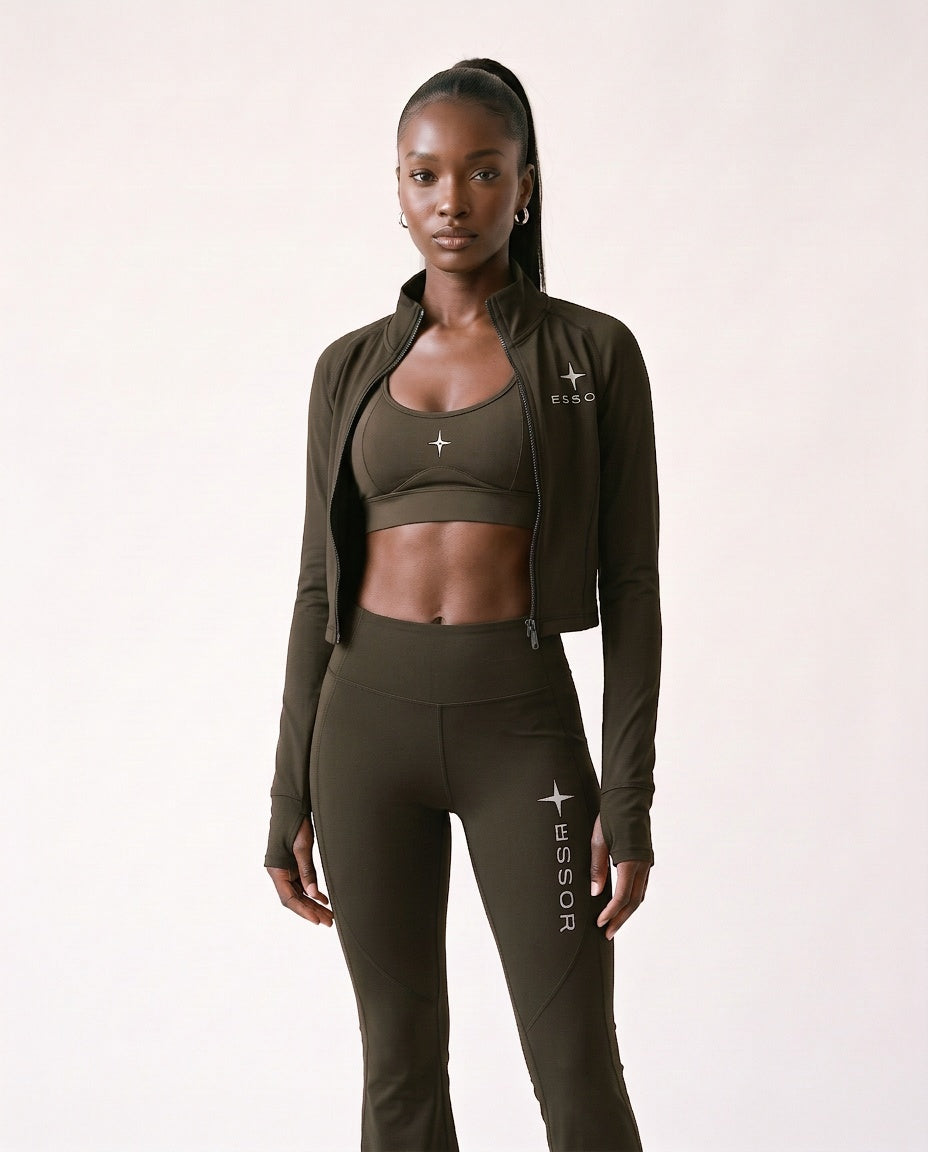 Leggings «Étoile», Olivgrün, Damen-Model, Outfit mit Sport-BH «Altitude»