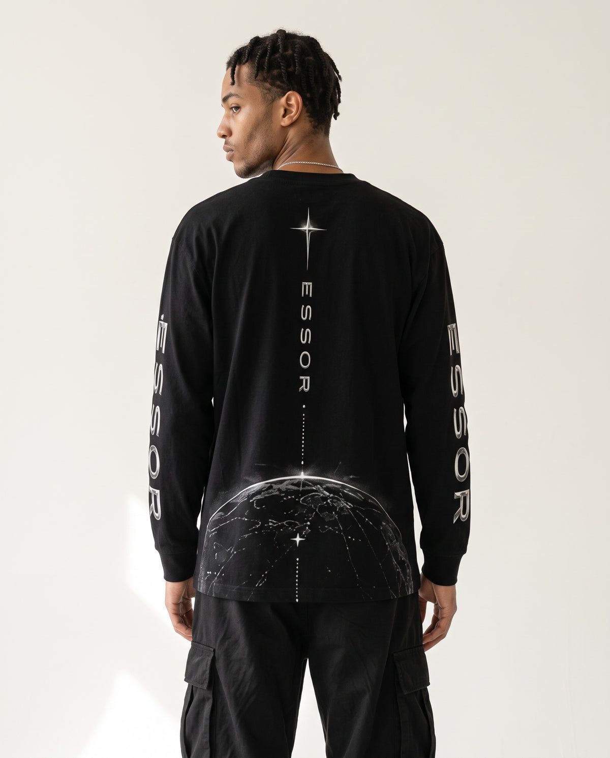 Langarmshirt «Globe», Schwarz, Herren-Model, von hinten