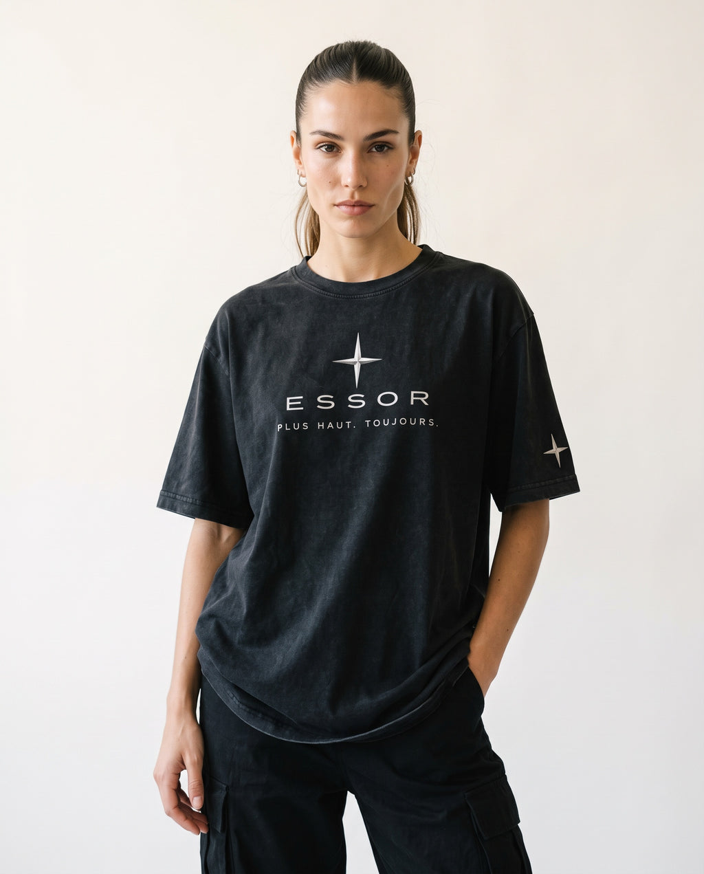T-Shirt «Globe», Schwarz, Damen-Model, von vorne
