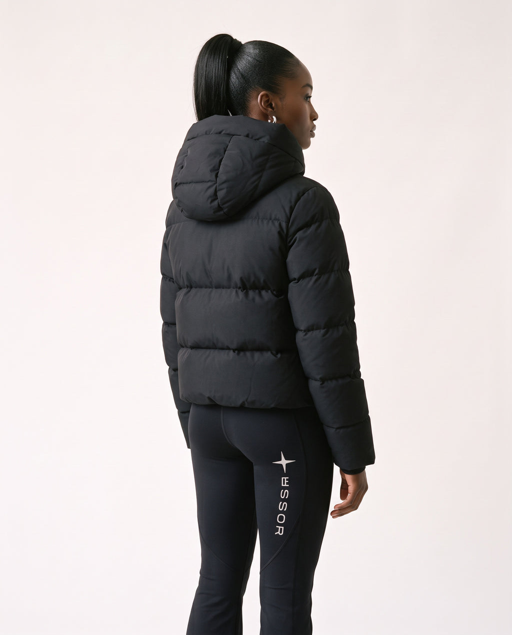 Beheizte Daunenjacke «Chaleur», Schwarz, Damen-Model, von hinten