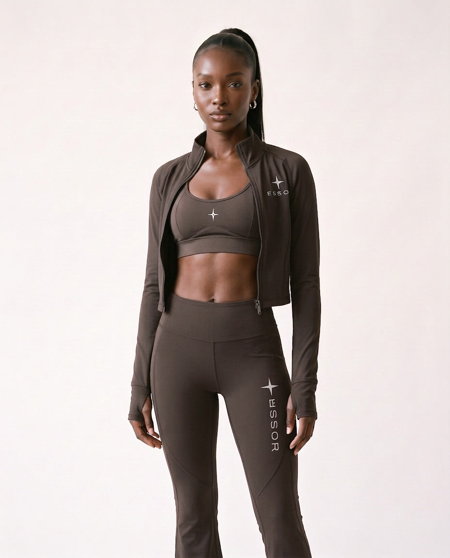 Kurze Zip-Jacke «Étoile», Taupe, Damen-Model, Outfit mit Sport-BH «Altitude»